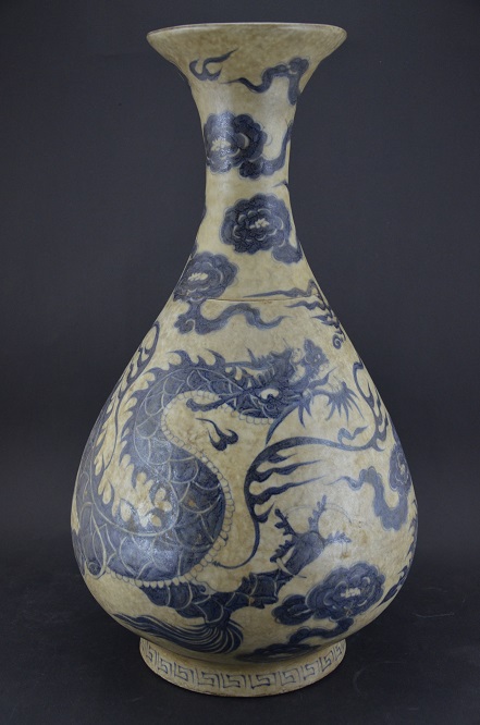 Yuan Blue-and-White Dragon Yuhuchun Vase
